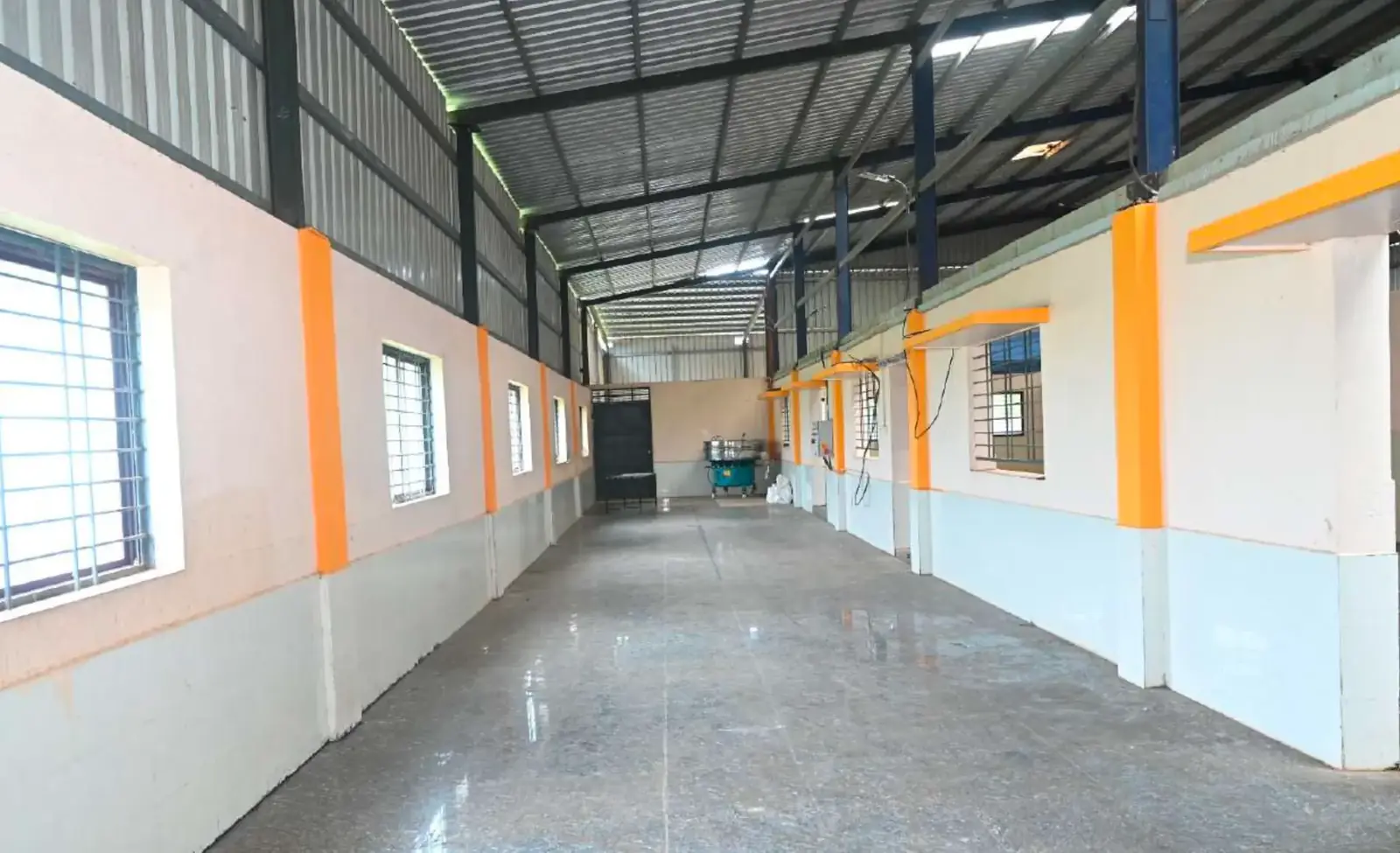 Long high-roof packing and handling corridor at the Byadgi spice unit