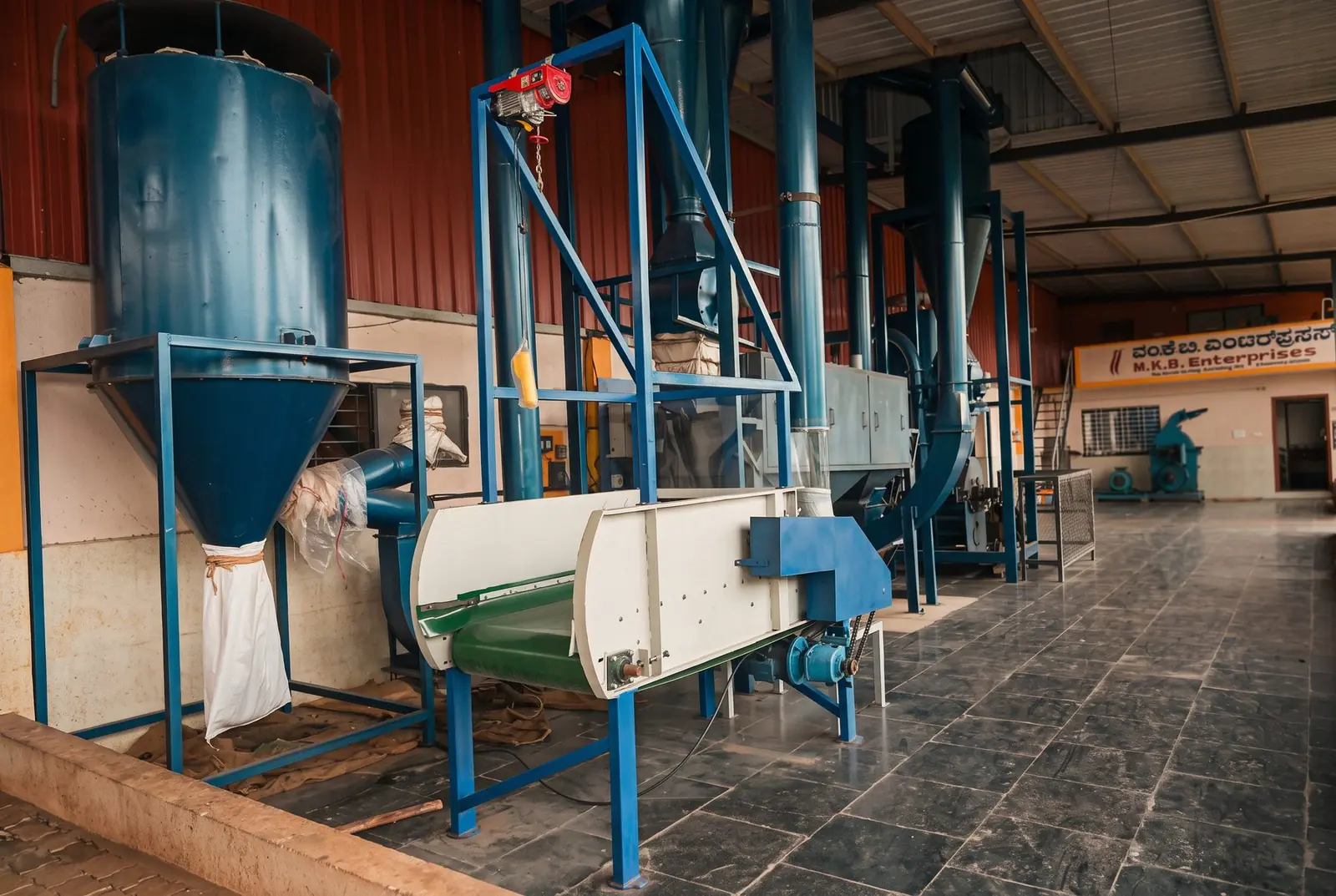 Chilli grinding line - 15 tons / 24 hours Industrial chilli grinding line with blue steel mills at MKB Enterprises